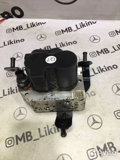 Блок клапанов гидроподвески ABC Mercedes-Benz