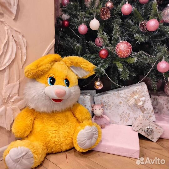 Большой плюшевый зайчик