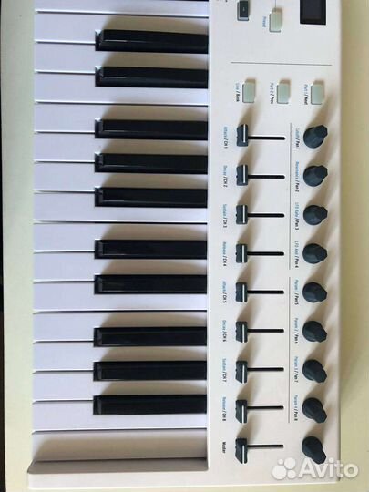 Midi-клавиатура Arturia KeyLab Essential 49, белый
