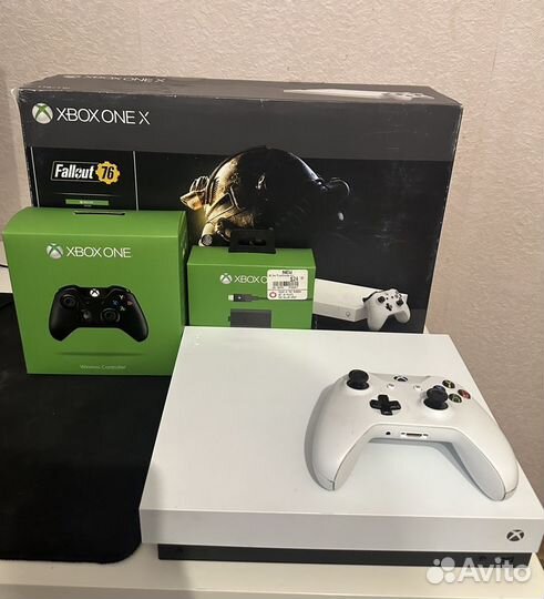 Xbox One X (white)