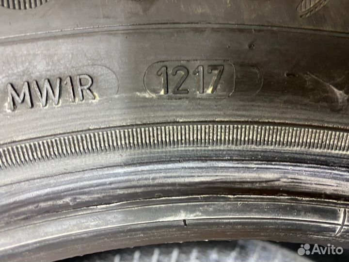 Goodyear UltraGrip Ice 2 215/55 R16
