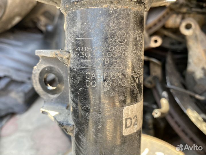 Стойка кулак диск Toyota corolla E210 передняя