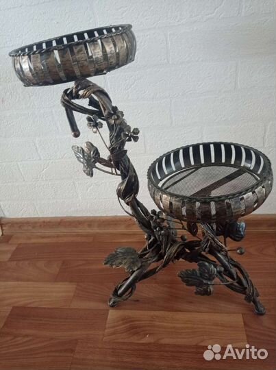 Кованая подставка кашпо для цветов