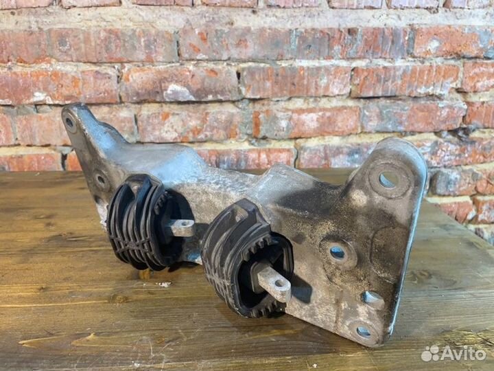 Подушка АКПП Bmw 5 F10 N55B30 2011