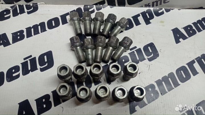 Болт колесный Audi A4 8K2 cdhb 07.06.2008