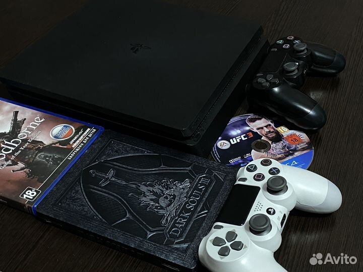 Sony PS4 Slim 1tb + 2 геймпада и UFS-3