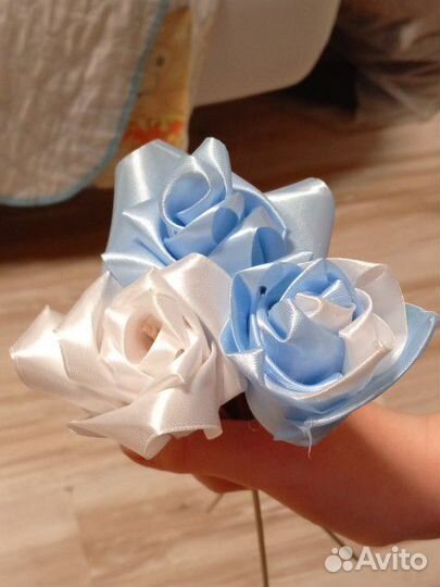 Розы из атласных лент