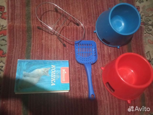 Миски, подставки для мисок, коврики