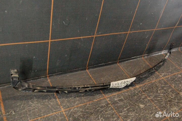 Направляющая бампера заднего-Volkswagen Golf 6