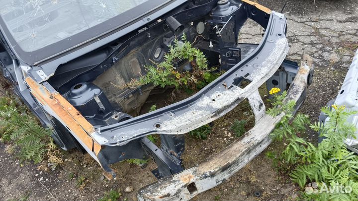 Передняя часть Рено Логан 1