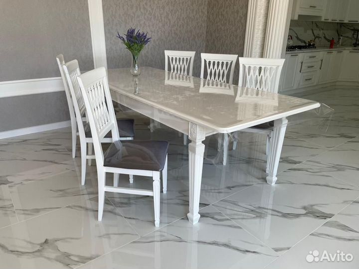 Стол и стулья