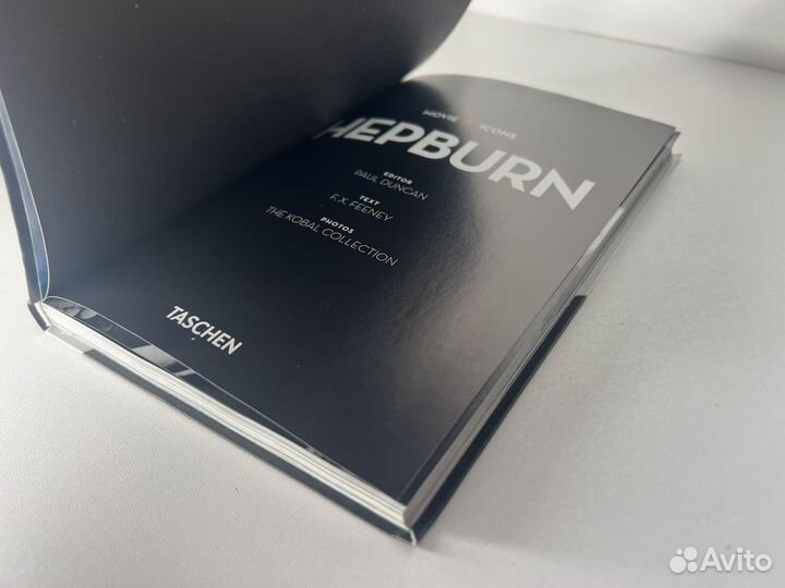 О. Хёпберн. Movie Icons. Taschen