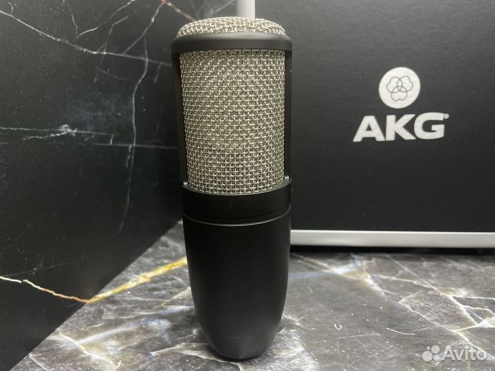 Студийный микрофон akg p220