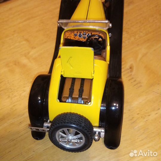 Модель автомобиля Bugatti tipe55 1932г