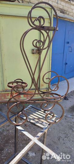 Подставка для цветов металлическая