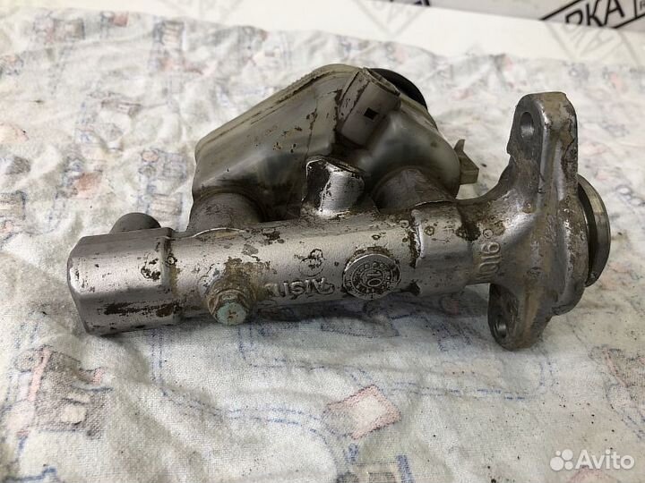 Главный тормозной цилиндр Toyota Corolla E100