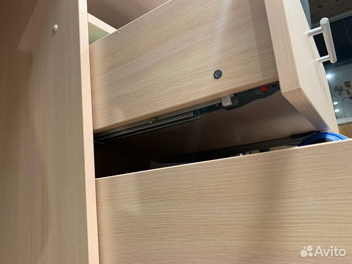 Письменный стол