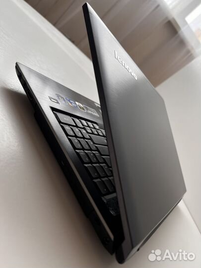 Ноутбук Lenovo v560