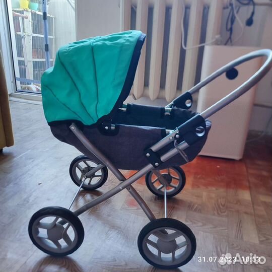 Игрушечная коляска для кукол