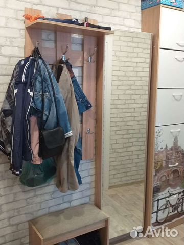 Вешалка и пуфик в прихожую