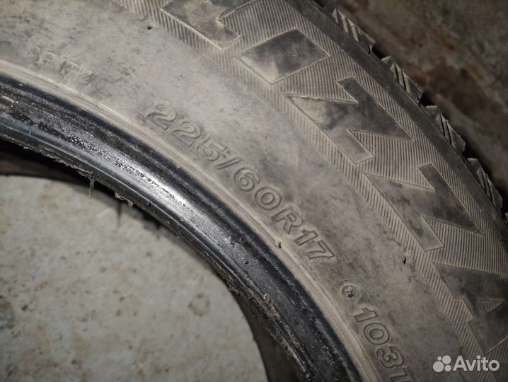 Bridgestone Blizzak Spike-01 225/60 R17