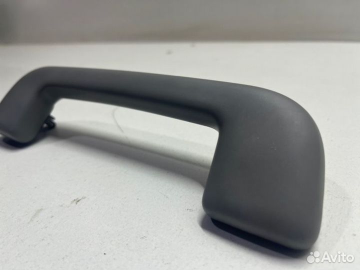 Ручка внутренняя потолочная передняя Toyota Camry