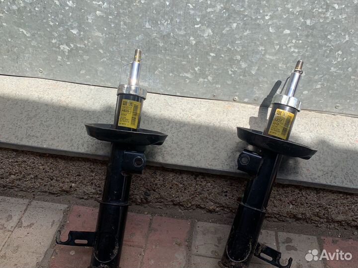 Передние амортизаторы