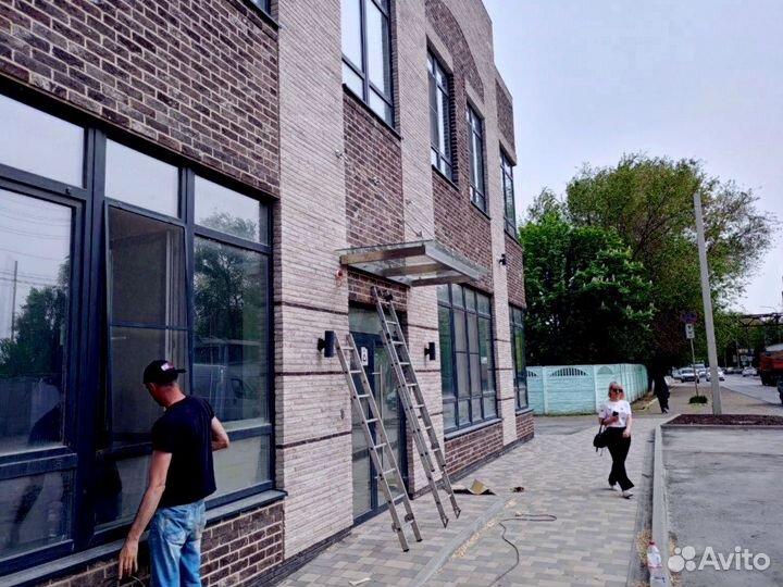 Козырек с монтажом