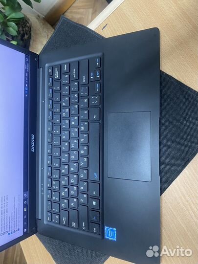 Тонкий 14 дюймовый ноутбук 4 ядра 6 часов