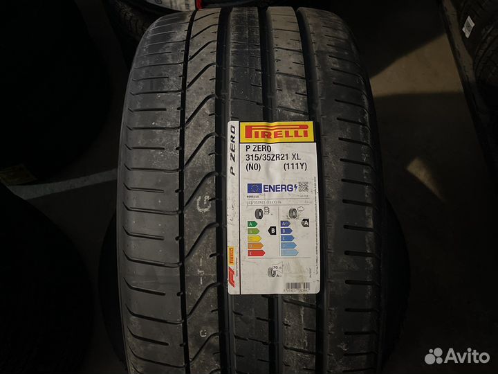 Pirelli P Zero 315/35 R21 и 285/40 R21 111Y