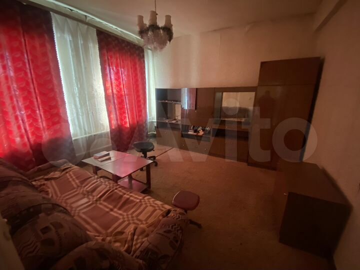 Комната 28 м² в 4-к., 1/1 эт.