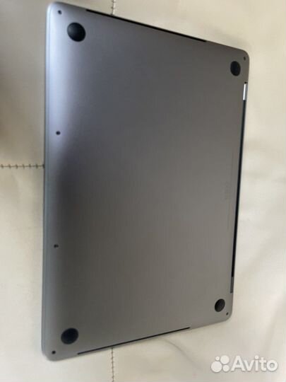 Apple MacBook Pro 13 (i5, 16 gb, ssd 1тб)