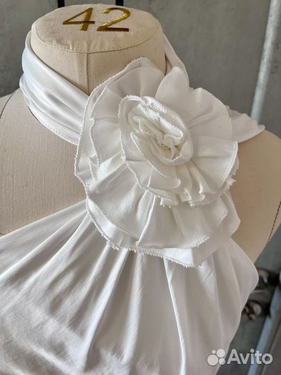 Новое платье Zara с цветком и открытой спиной