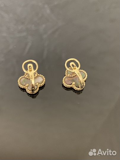 Золотые серьги Van Cleef с перламутром