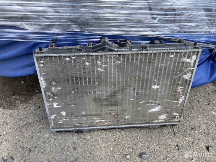 Радиатор с вентилятором Mitsubishi carisma