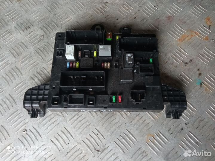 Блок предохранителей Opel Astra J