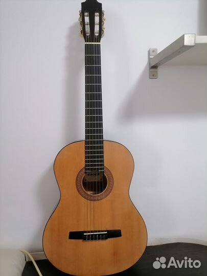 Гитара шестиструнная