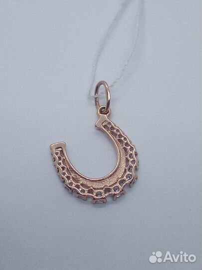 Золотая подвеска с камнем