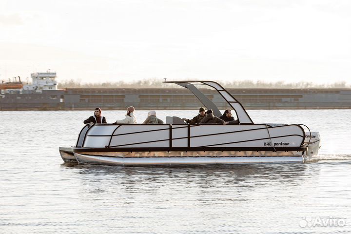 Моторный катамаран для туризма