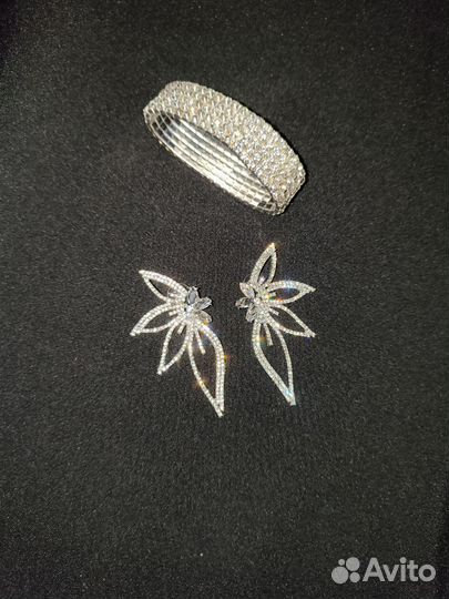 Набор Серьги и браслет со стразам