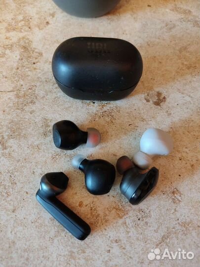 Наушник jbl левый или правый