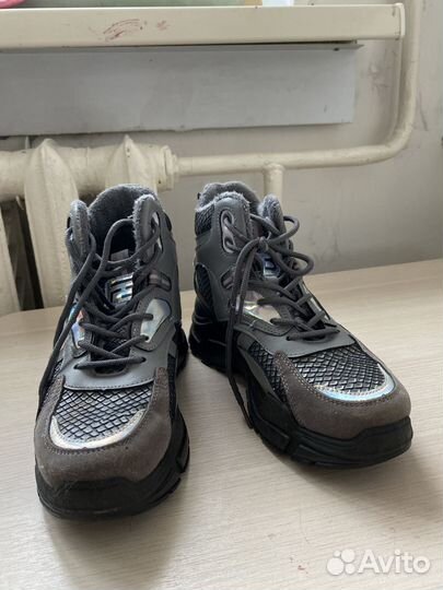 Кроссовки для девочки