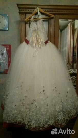 Шикарное свадебное платье