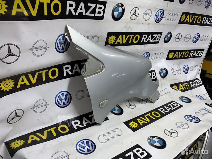 Крыло переднее правое на Мерседес w638
