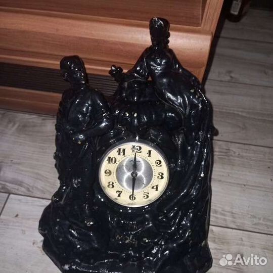 Часы статуэтка