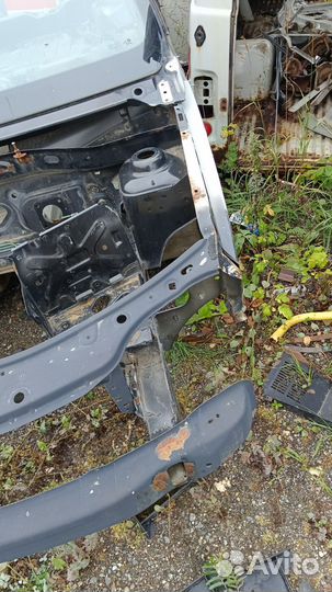 Передняя часть Рено Логан 1