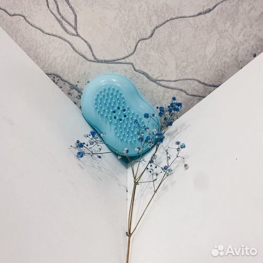 Голубая мыльница с мини расческой