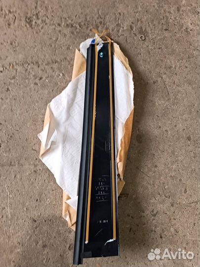 Накладка двери задняя правая Lexus Lx 570