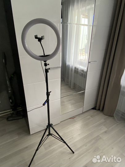 Кольцевая лампа со штативом