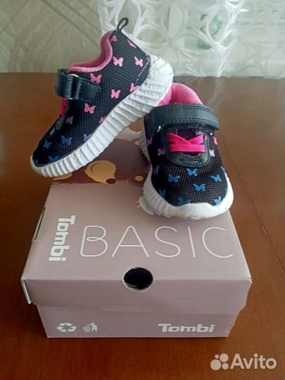 Кроссовки для девочки